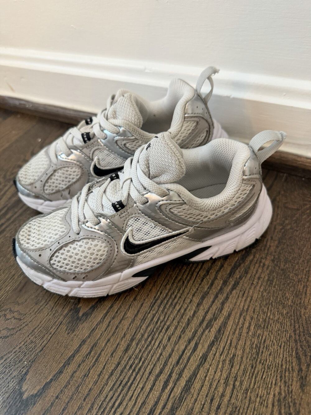 Nike V5 RNR Pre-School Athletic Sneaker Kids Sz 13c